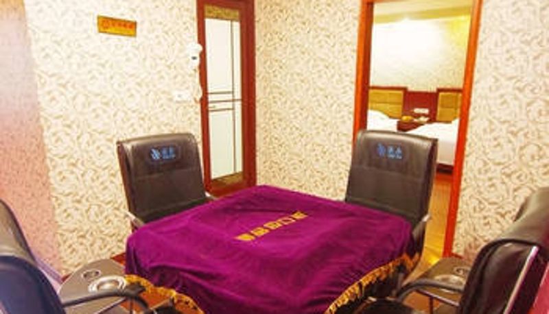 Zimmer - Goston Hotel (Leshan Giant Buddha Scenic Area Store)