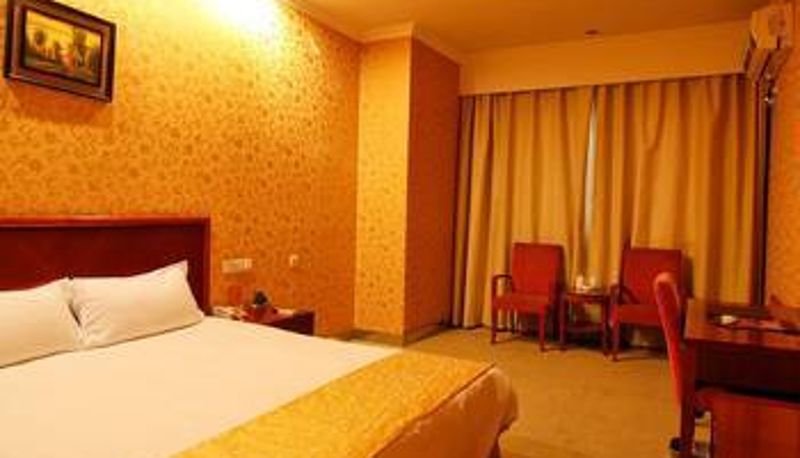 Zimmer - Greenhouse Smart Choice Hotel (Zhusitan Subway Station Branch of Hefei Railway Station International Automobile City)