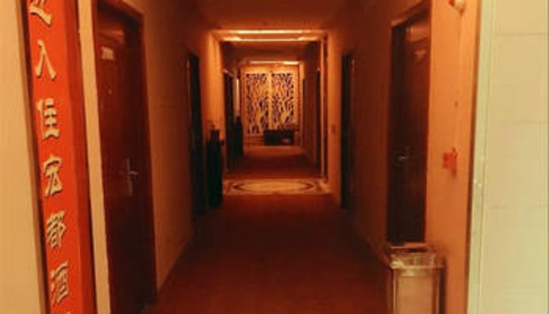 Hal - Moma Hotel (Rainbow Store)