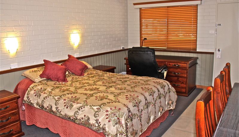 Info - Barcaldine Country Motor Inn