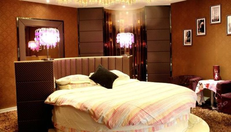 Habitación de categoría superior - Milan Holiday Hotel