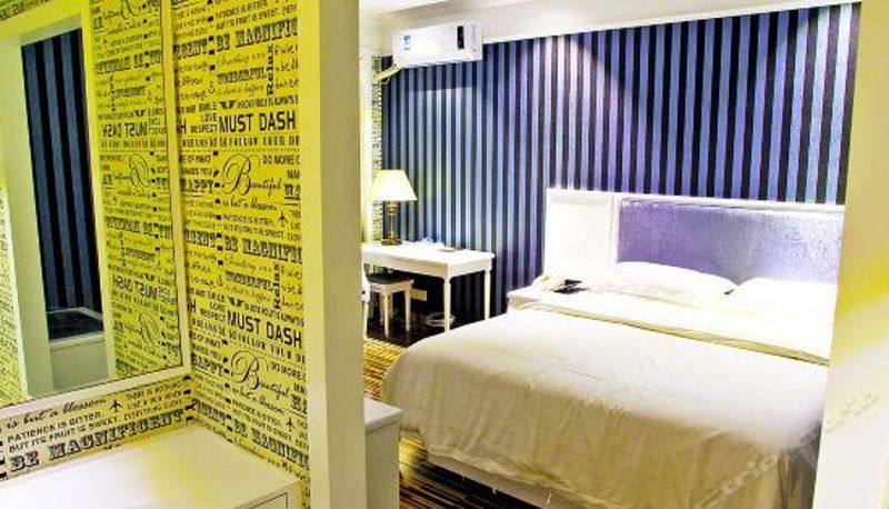 Camera business - New Zhongxun Business Hotel