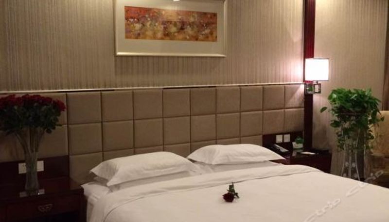 Suite - Oriental Paradise Hotel