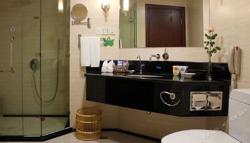 Suite - New Overseas Chinese Hotel