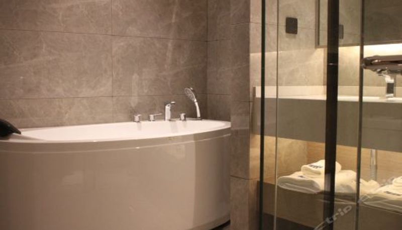 Suite - Newman City Hotel (Huzhou Yishang Street)