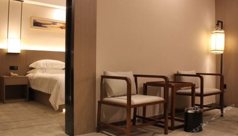 Suite - Newman City Hotel (Huzhou Yishang Street)