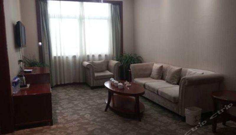 Suite - Kailai Hotel (Kaifeng Jinming Square)