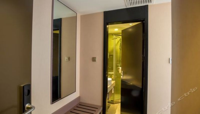 Camera superior - Home Inn Plus (Yantai Guanhai Road Yantai University)