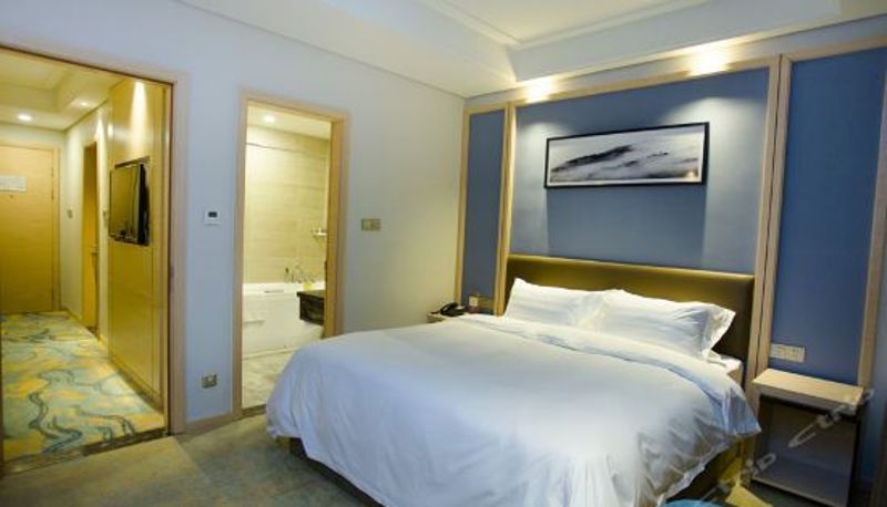 Suite - Qingdao Airport Fuhua Hotel (Hong Kong Middle Road)