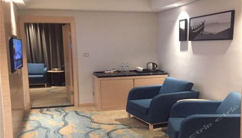 Suite - Qingdao Airport Fuhua Hotel (Hong Kong Middle Road)