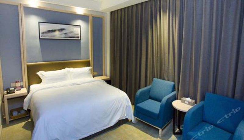 Suite - Qingdao Airport Fuhua Hotel (Hong Kong Middle Road)