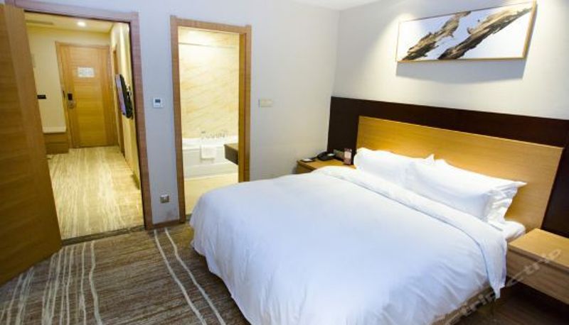 Suite - Qingdao Airport Fuhua Hotel (Hong Kong Middle Road)