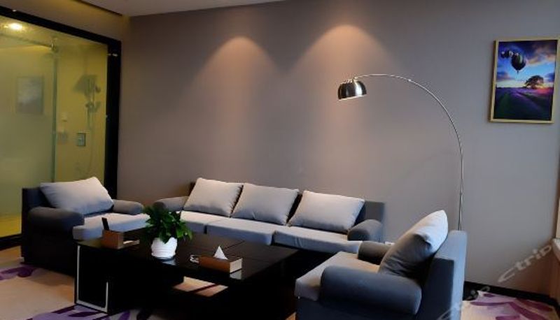 Suite - Lavande Hotel (Neijiang Wanda Plaza High-speed Railway Station)