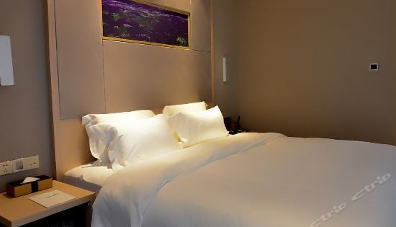 Suite - Lavande Hotel (Neijiang Wanda Plaza High-speed Railway Station)