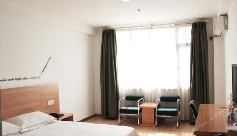 Camera business - Motel 168 (Fuyang Railway Station)