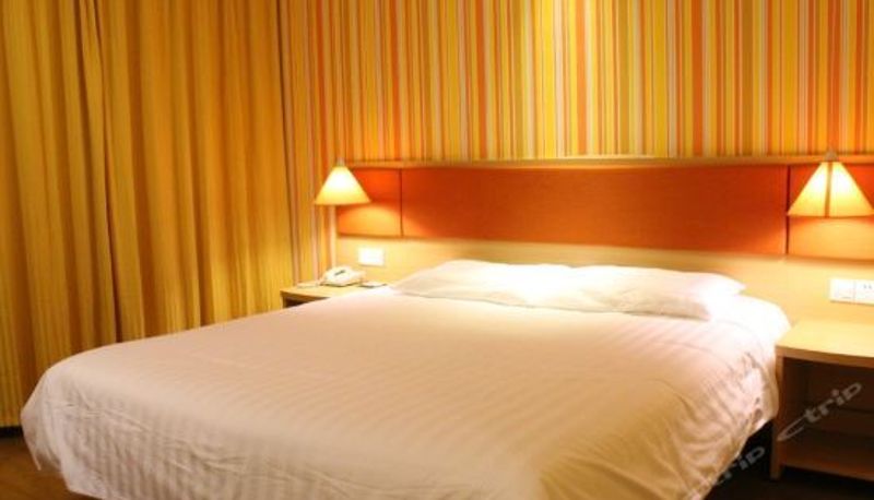 Camera business - Home Inn (Lianyungang South Haichang Road)