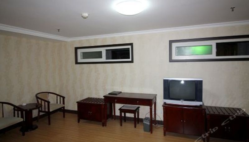 Pokój trzyosobowy - Runhua Hotel