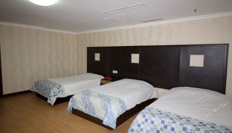 Pokój trzyosobowy - Runhua Hotel