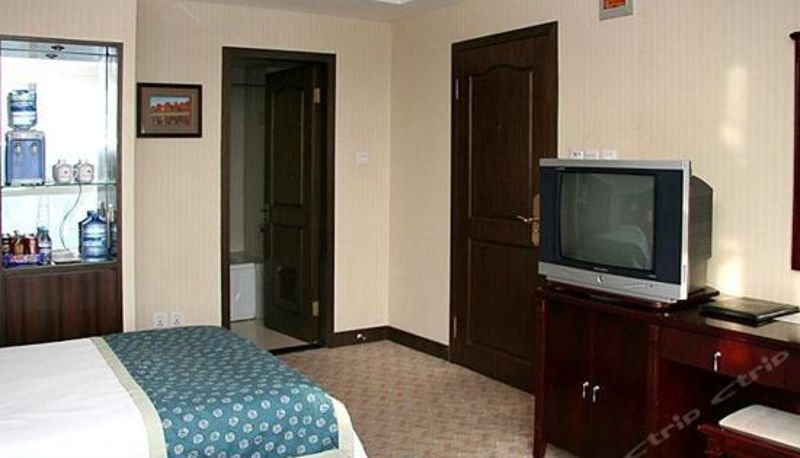 Pokój trzyosobowy - Runhua Hotel