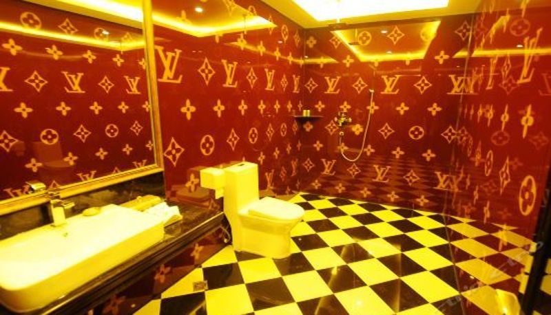 Suite - SEVEN