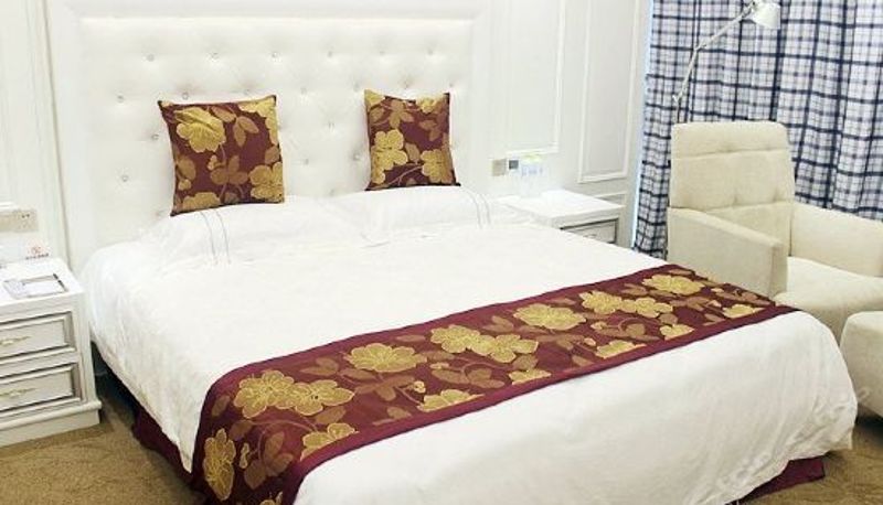 Suite - Palm Springs Boutique Holiday Inn