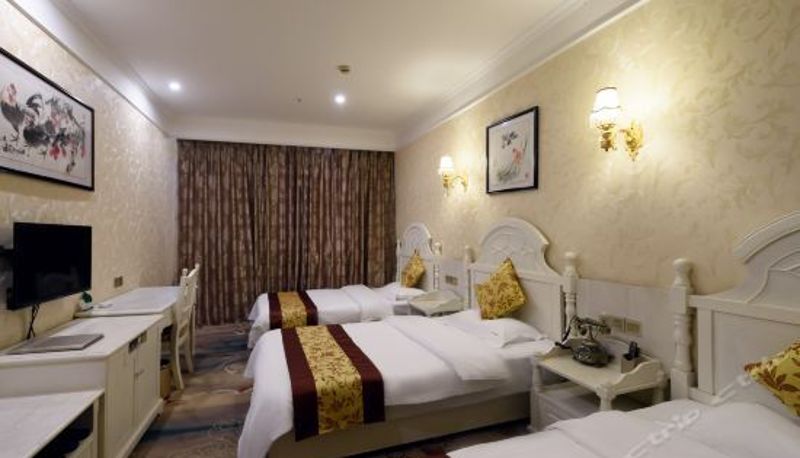 Dreibettzimmer - Yijiayi Hotel