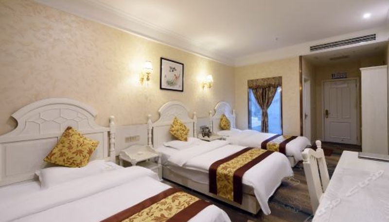 Dreibettzimmer - Yijiayi Hotel