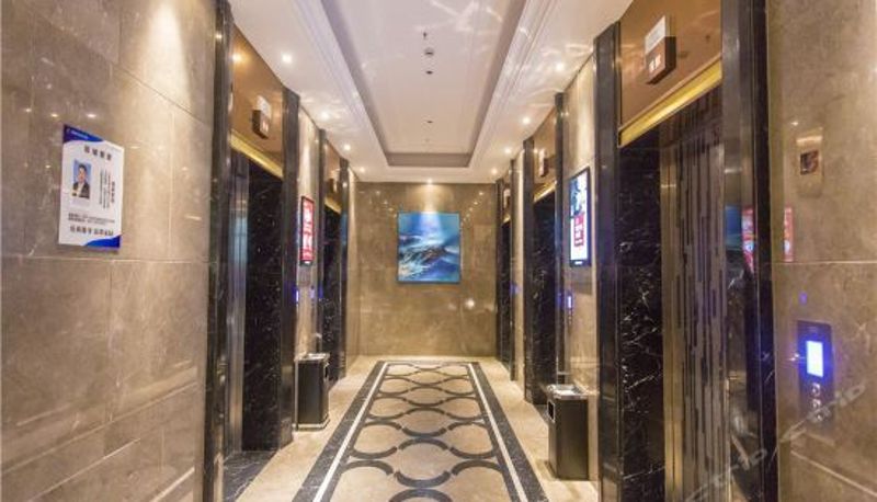 Reception - Two rivers and luxury house