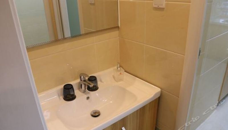 Suite - Beautiful Crown Service Apartment