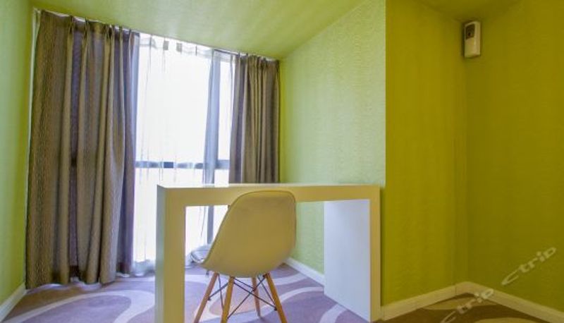 Suite - VTO Scene Hotel