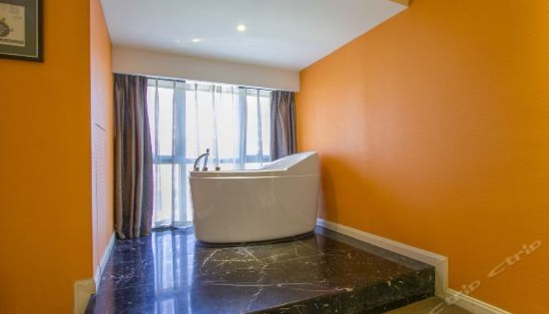 Suite - VTO Scene Hotel