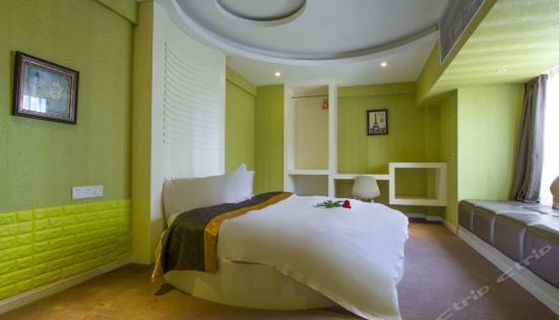 Suite - VTO Scene Hotel