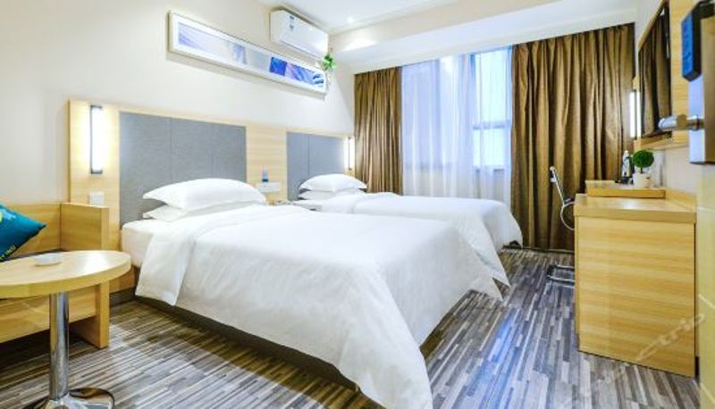 Camera business - City Comfort Inn (Chongqing Yangjiaping Pedestrian Street Light Rail Station)
