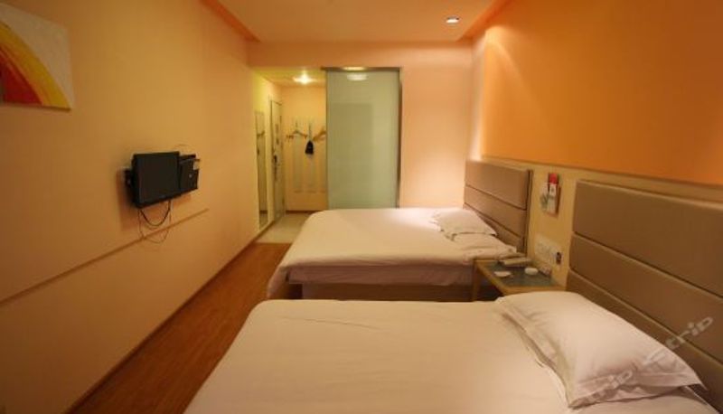Chambre triple - Ginza Grand Hotel(Yantai South Street Railway Station Store)