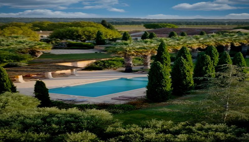Piscina - HOTEL DOMAINE DES CLOS Chateaux & Hotels Collection
