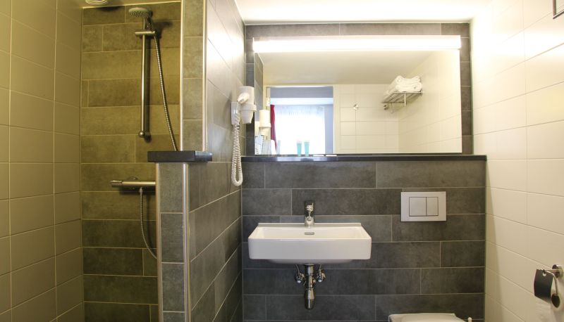 Badezimmer - Bastion Hotel Maastricht Centrum