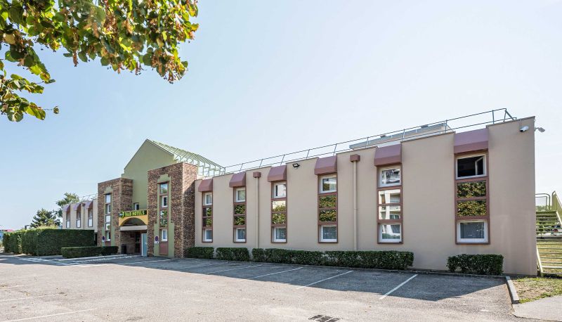 ホテルの屋外エリア - B&B HOTEL Annemasse Est
