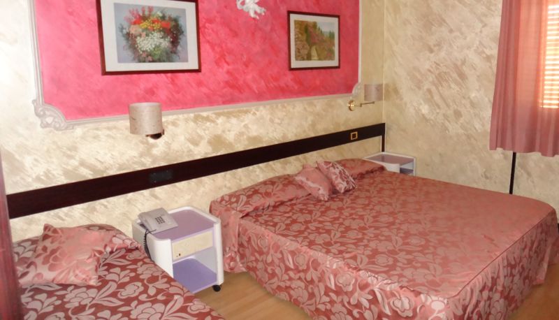 Driepersoonskamer - Benny Hotel