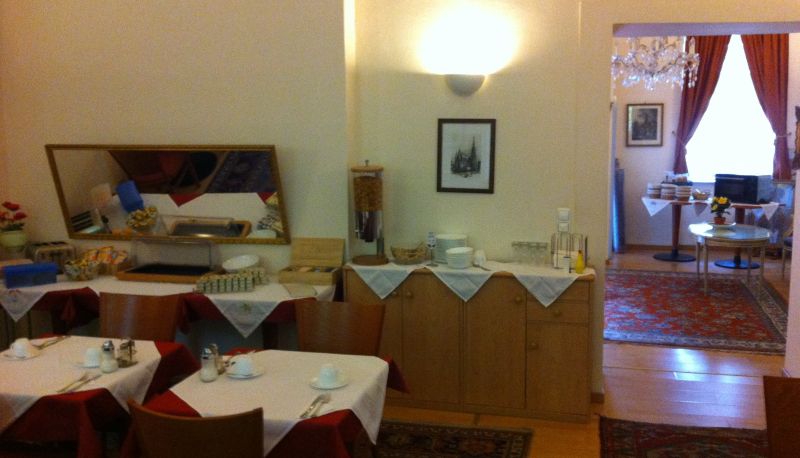Salle de petit-déjeuner - Walzerstadt Pension