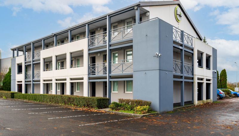 Zewnętrzna część hotelu - B&B HOTEL Lille Seclin Unexpo