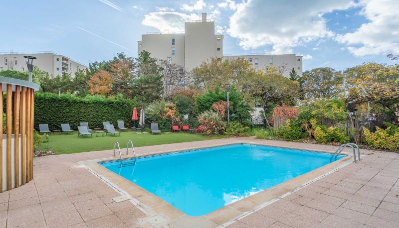 Pool - B&B HOTEL Marseille Bonneveine