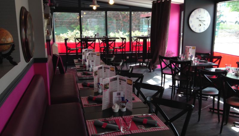 Salle de petit-déjeuner dans le restaurant - Amiens - Longueau