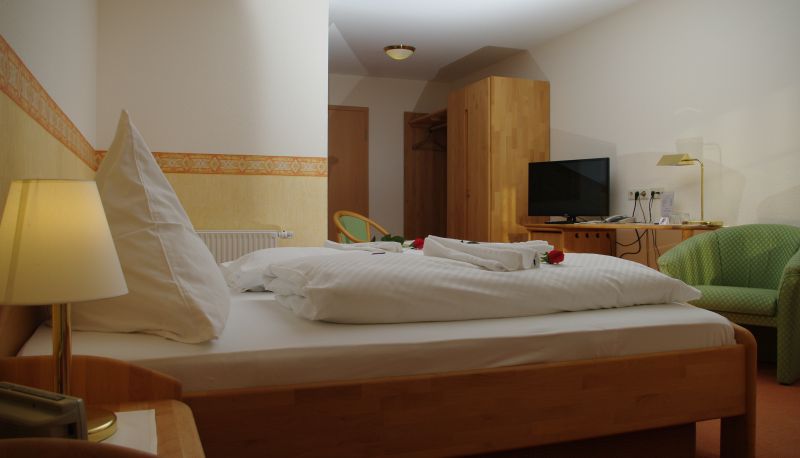 Superior room (double) - Land-gut-Hotel Räuber Lippoldskrug