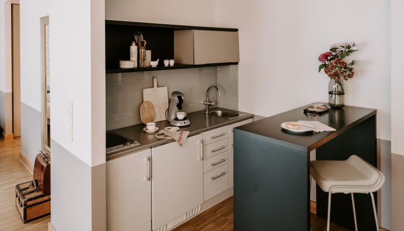 Área de cozinha no quarto - June Stay Berlin City West