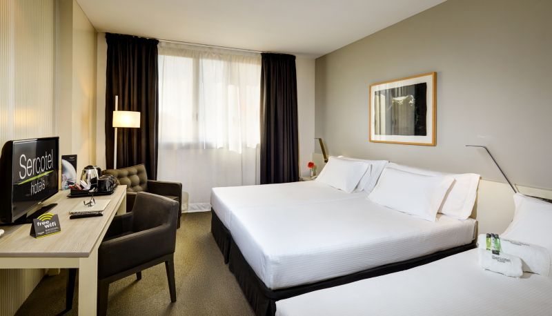 Dreibettzimmer - Sercotel Amister Art Hotel