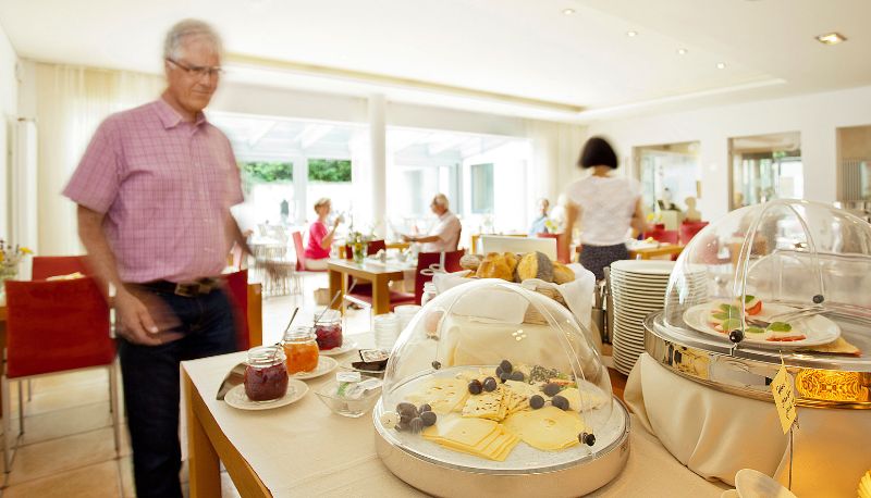 Salle de petit-déjeuner dans le restaurant - Elisabeth garni