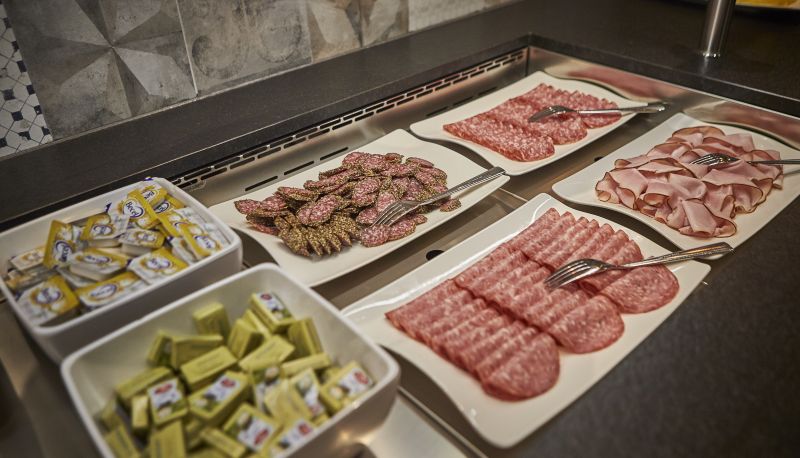 Buffet - THOMSN Central Hotel & Appartements