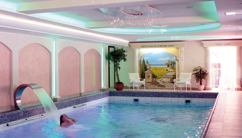 Pool - Vis a Vis Parkhotel