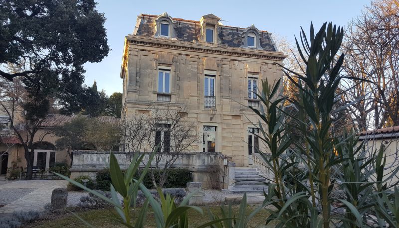 Zona exterior del hotel - Les Cedres Logis