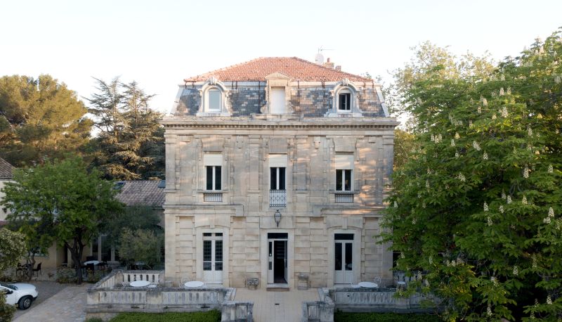 Zona exterior del hotel - Les Cedres Logis